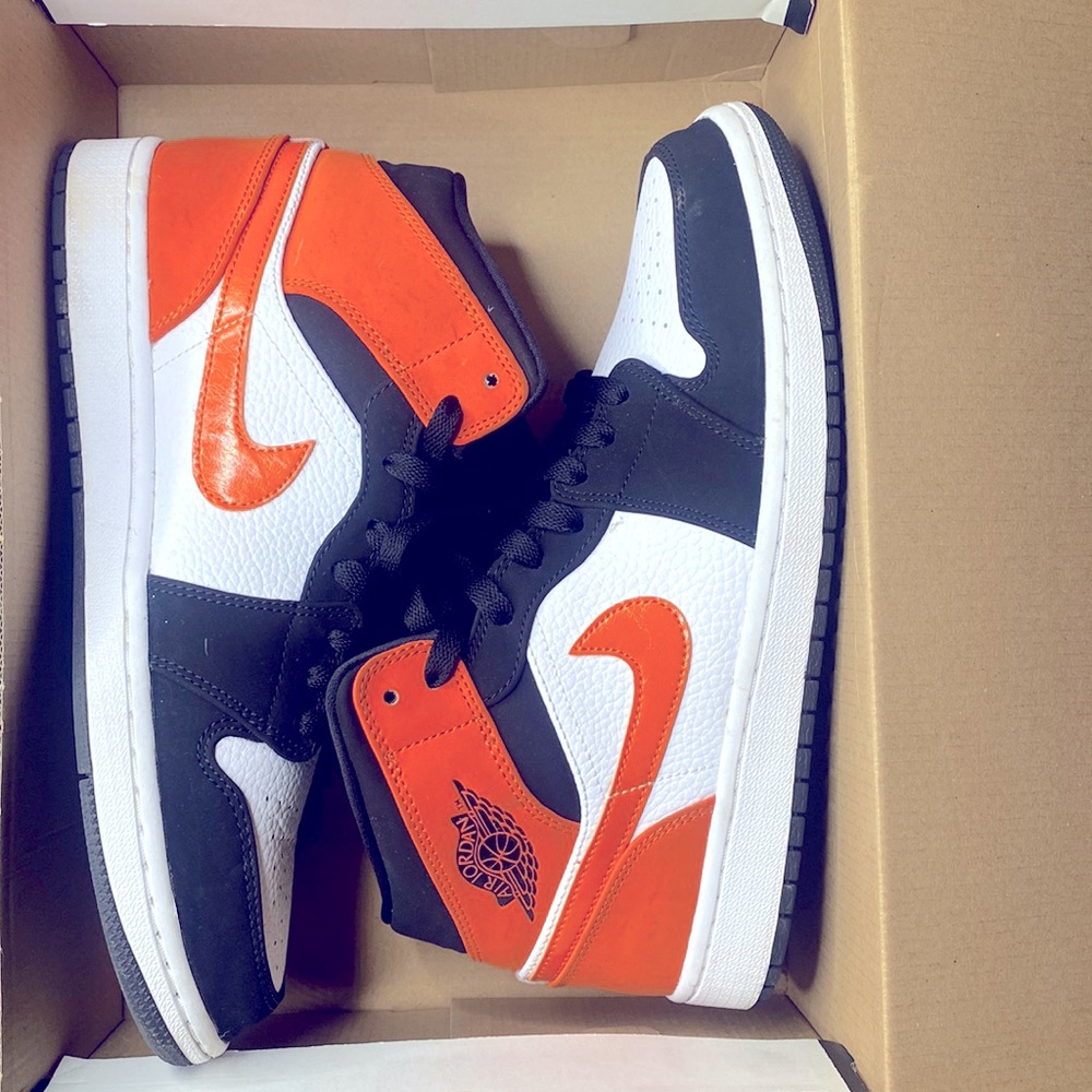 Jordan 1’s mid